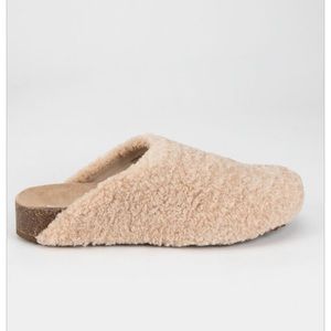 NWT! Steve Madden VESA Shearling Slipper